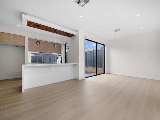 Contemporary Family Living in a Prime Location