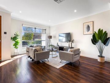 Contemporary Family Living in a Prime Location