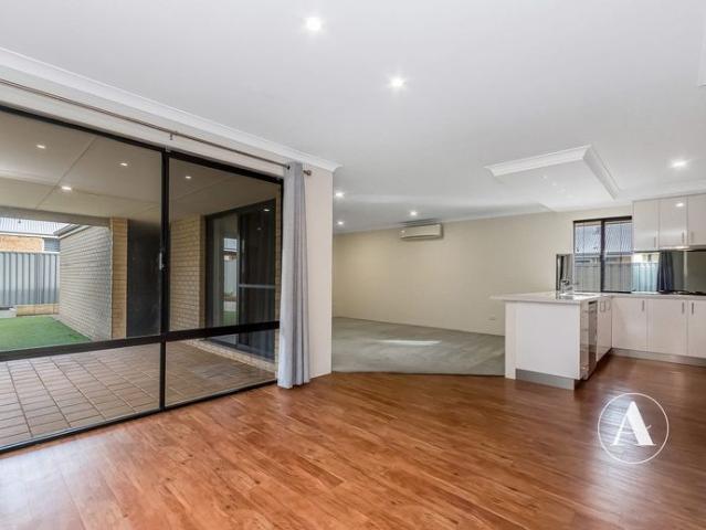 Contemporary Family Living In A Prime Piara Waters Location!