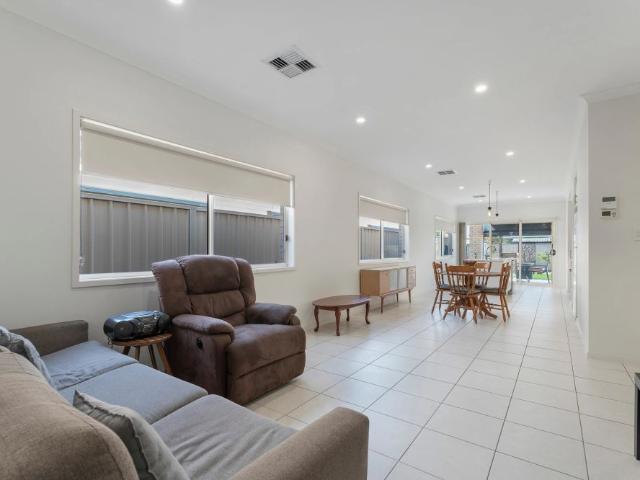Contemporary Family Living in a Prime Ridgehaven Location