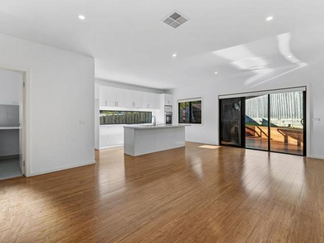 Contemporary Family Living in a Quiet Mulgrave Court