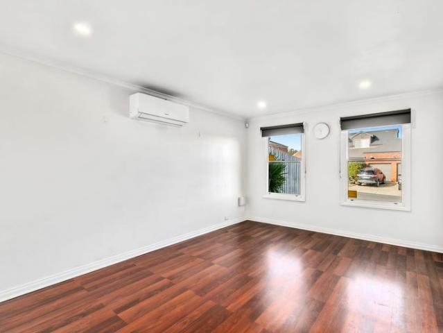 Contemporary Family Living in a Quiet Court Setting