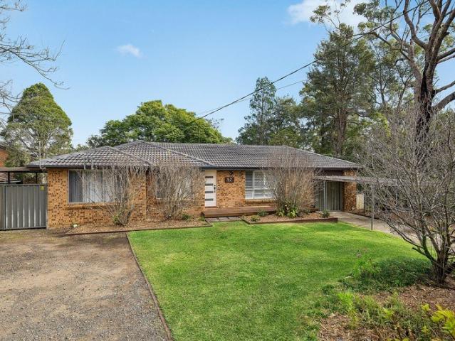 Contemporary Family Living in a Quiet Springwood Setting