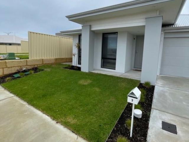 Contemporary Family Living in a Sought After Beachside Location