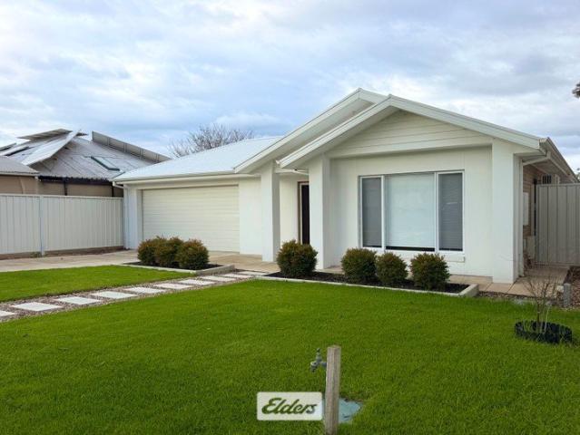 Contemporary Family Living in a Sought After Location