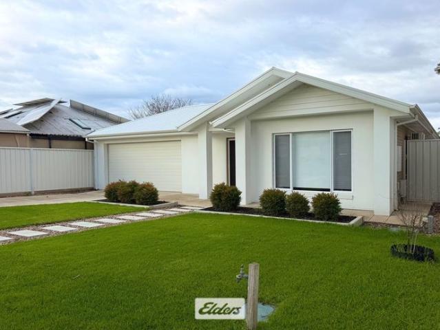 Contemporary Family Living in a Sought After Location