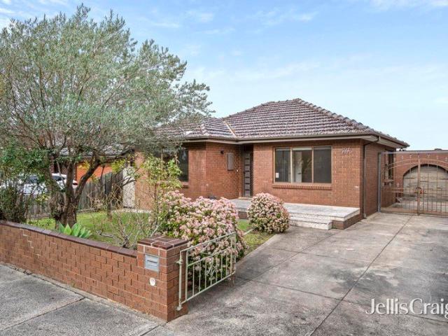 Contemporary Family Living in a Thriving Coburg North Pocket