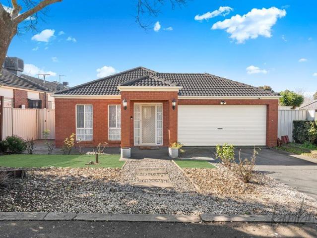 Contemporary Family Living in an Unbeatable Lifestyle Location