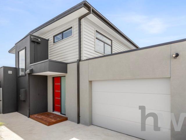 Contemporary Family Living in an Unbeatable Location
