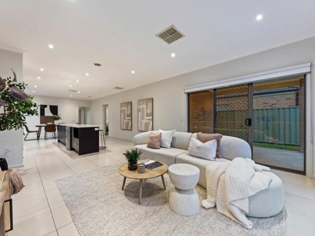 Contemporary Family Living in an Unbeatable Location