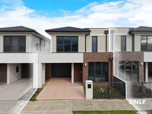 Contemporary Family Living in Casey Green ONLY 1 Year Old