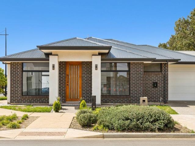 Contemporary Family Living in Convenient Andrews Farm