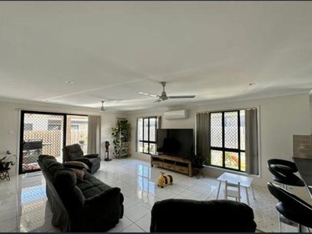 CONTEMPORARY FAMILY LIVING IN NORMAN GARDENS!