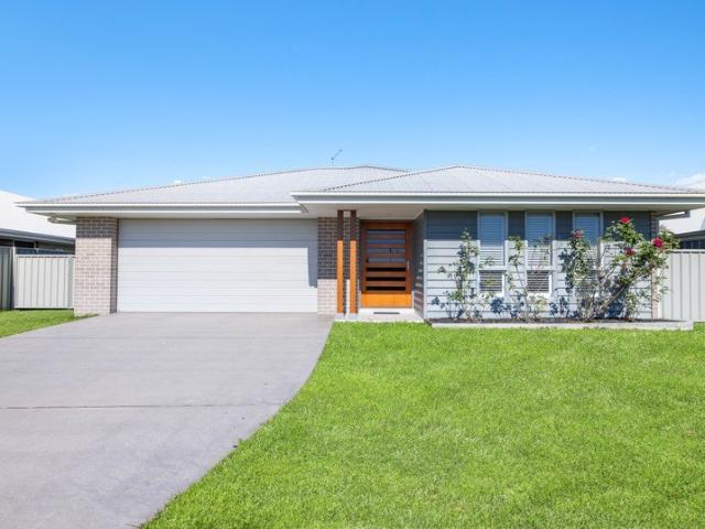 Contemporary Family Living in One of South West Rocks' Most Desirable Neighbourhoods