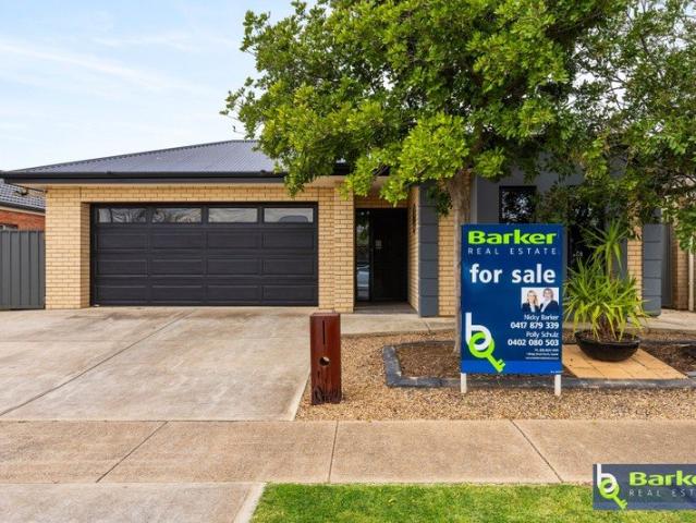Contemporary Family Living in Orleana Waters Estate