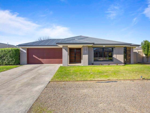 Contemporary Family Living in Popular Miners Rest