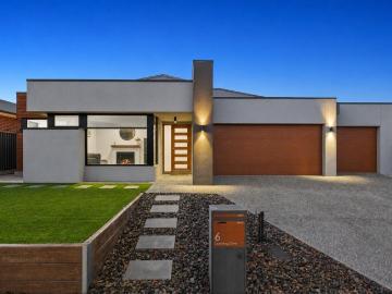 Contemporary Family Living in Prestigious McIvor Forest Estate