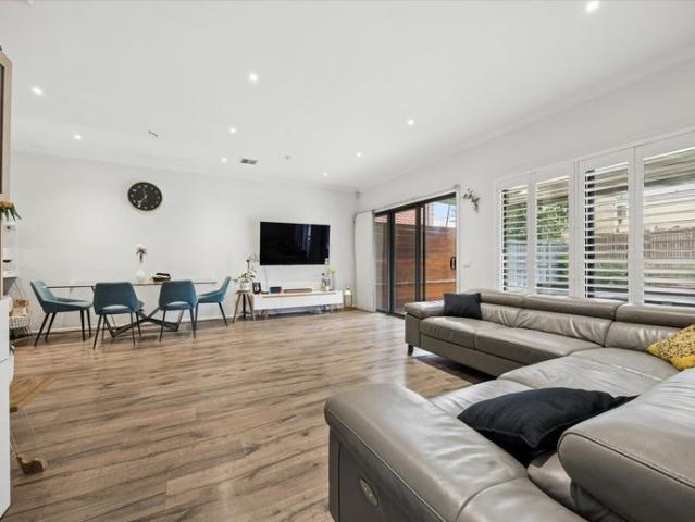 Contemporary Family Living in Prime Keysborough Location