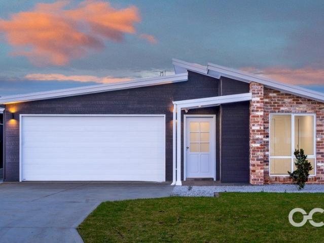 Contemporary Family Living in Shiralee Estate