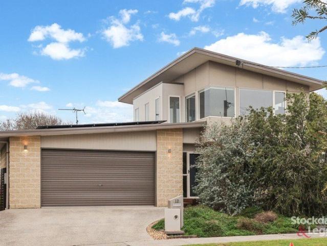 Contemporary Family Living Just 140m from the Foreshore