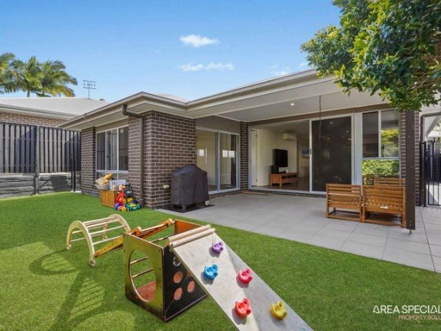 Contemporary Family Living | Modern Style & Effortless Entertaining