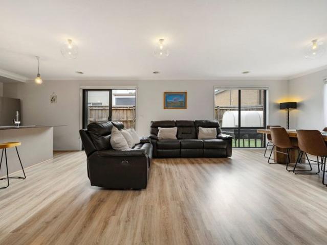 Contemporary Family Living Opposite Parklands in a Prime Point Cook Location
