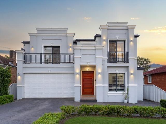 Contemporary Family Residence of Grand Proportions and Superb Entertaining