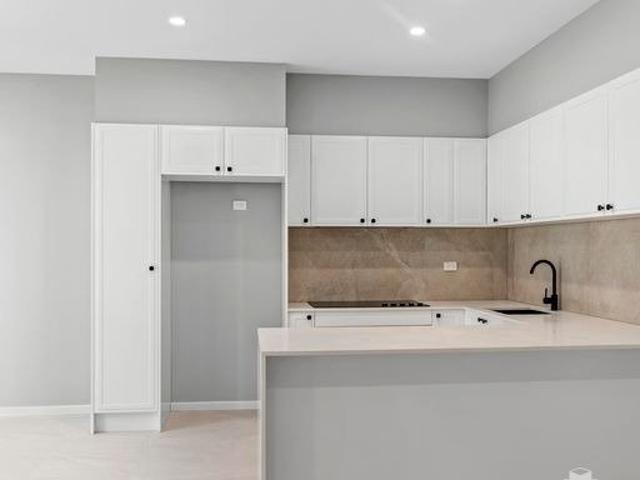 Contemporary Freehold Living in the Heart of Holland Park