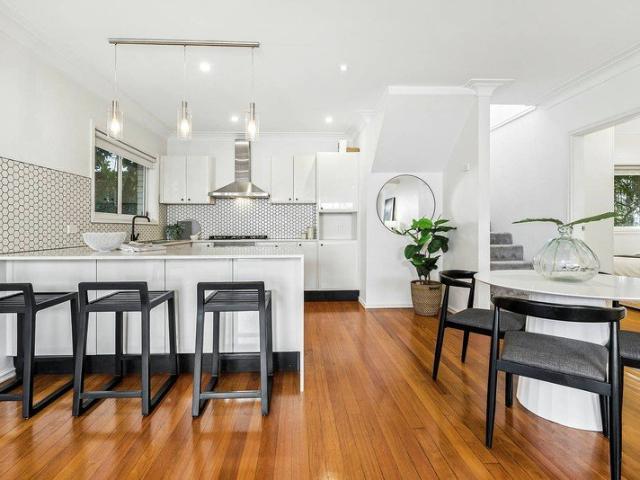 Contemporary Freestanding House, Moments to Neutral Bay Village & CBD