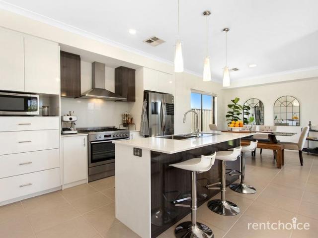 Contemporary Home with excellent Location!