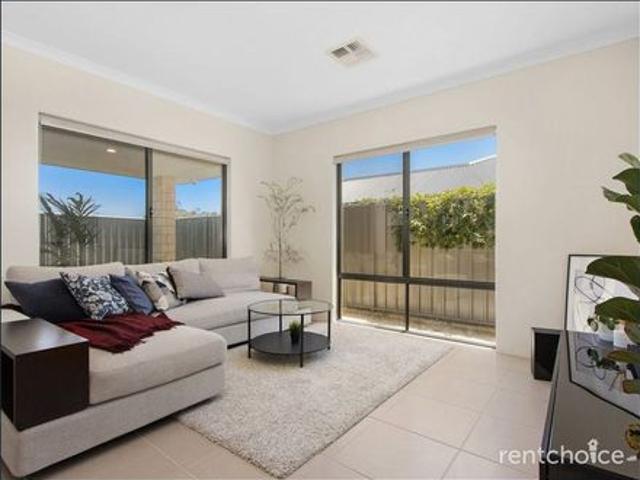 Contemporary Home with excellent Location!