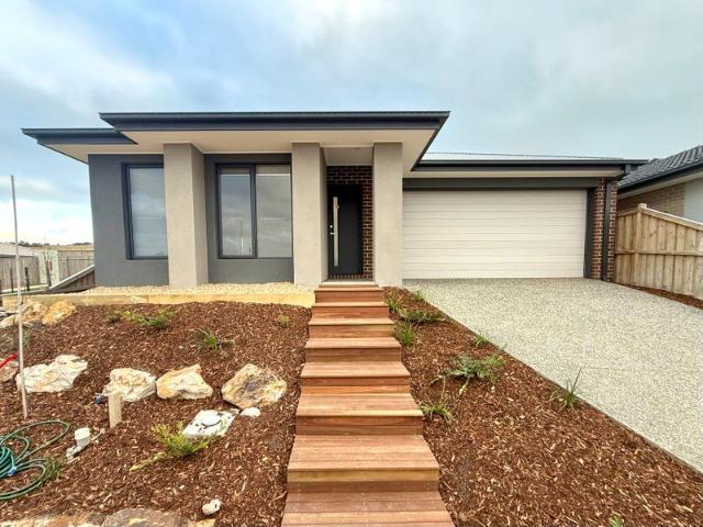 Contemporary Home Opposite Parklands Crownlea Estate