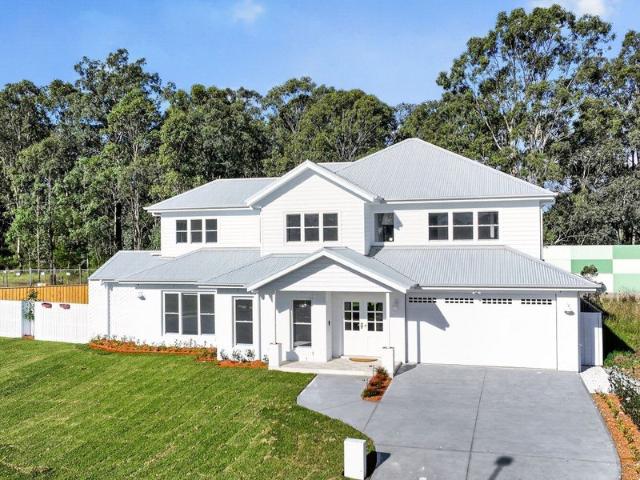 Contemporary Hamptons Living on a Grand Scale