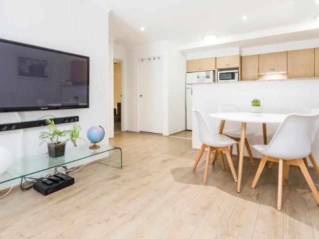 Contemporary Harbourside Haven Boasting Unmatched Convenience