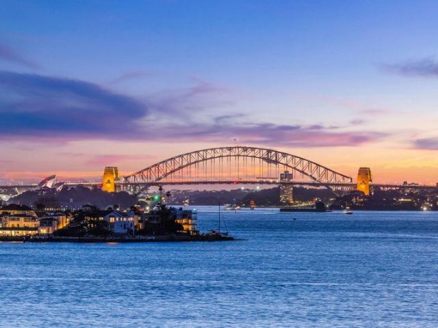 Contemporary Harbourside Luxury with Iconic Harbour Views
