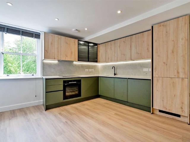 Contemporary High Specification Studio Apartment | Prime Bedminster Location | Walking Distance to Bristol City Centre