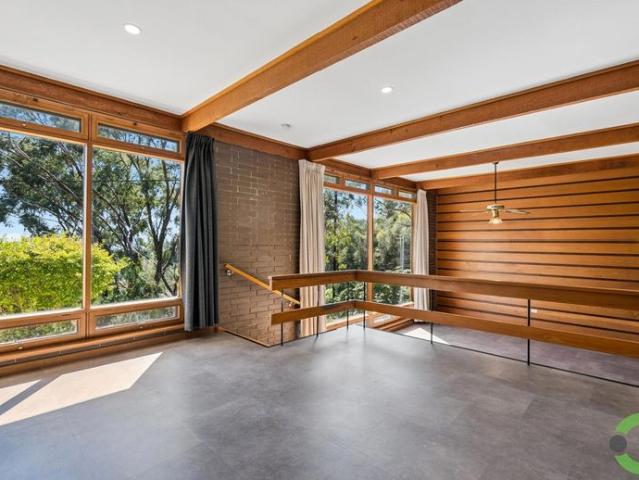 Contemporary Hills Living with Panoramic Adelaide Views