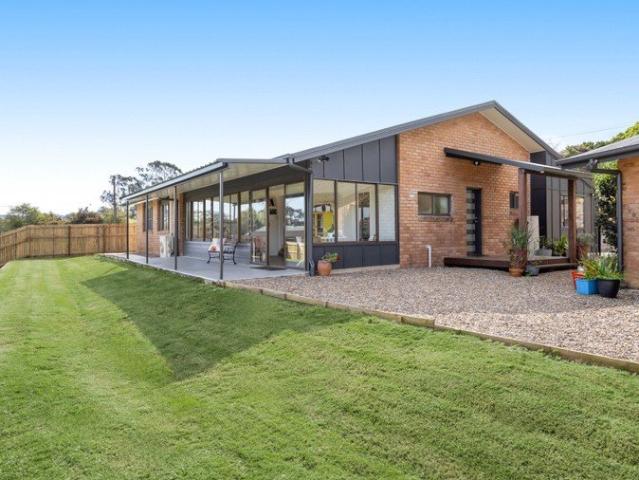 Contemporary Hinterland Living with Space, Style & Scenic Views