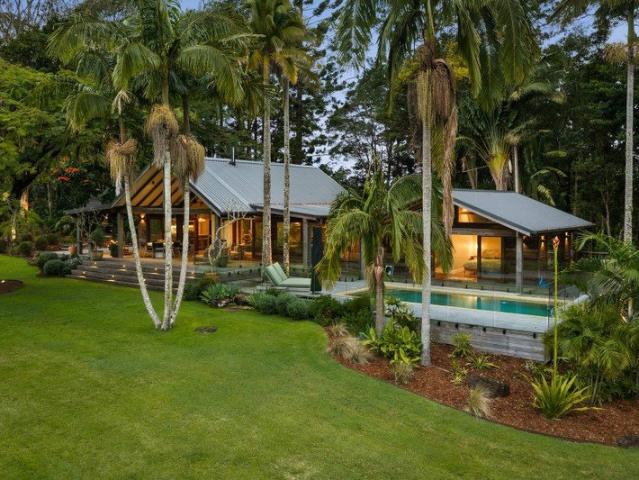 Contemporary Hinterland Luxury on 6 Hectares