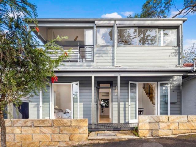 Contemporary indoor/outdoor lifestyle with city views