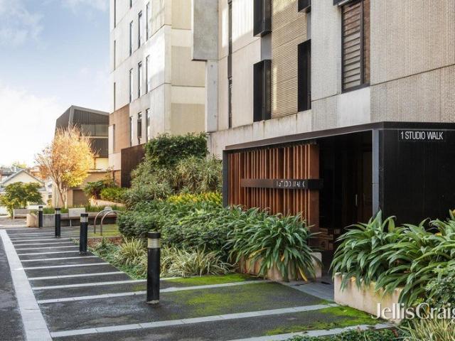 Contemporary Inner City Living with Dual Courtyards