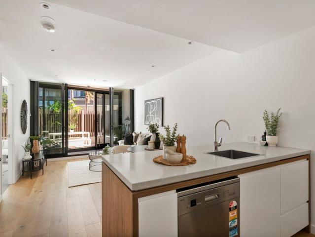 Contemporary Inner City Living with Exceptional Resort Style Amenities