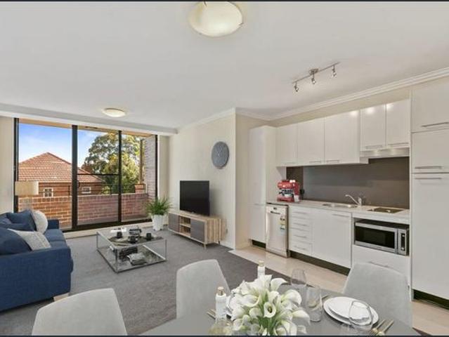 Contemporary One Bedroom Apartment in a Prime Crows Nest Setting Furnished or Unfurnished