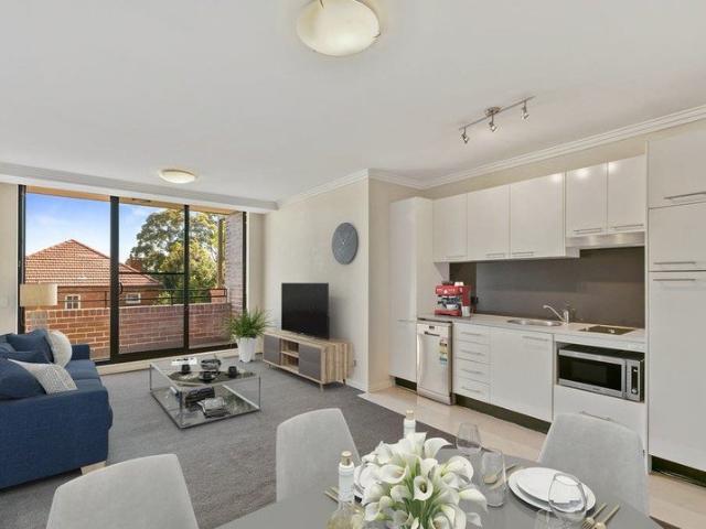 Contemporary One Bedroom Apartment in a Prime Crows Nest Setting