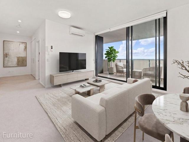 Contemporary Apartment with a Dedicated Study Area and City Views