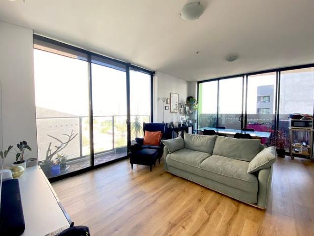 Contemporary One Bedroom Apartment with Sweeping City Views in the Heart of Redfern