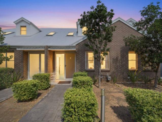 Contemporary Low Maintenance Living
