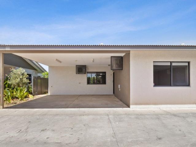 Contemporary Low Maintenance Living Ultra Modern Villa in Quiet Zuccoli Complex