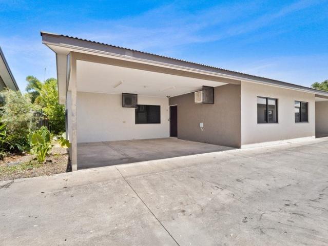 Contemporary Low Maintenance Living Ultra Modern Villa in Quiet Zuccoli Complex