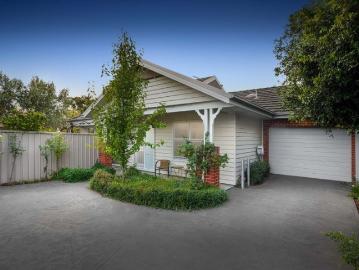 Contemporary Low Maintenance Living in a Prime Sunshine North Pocket